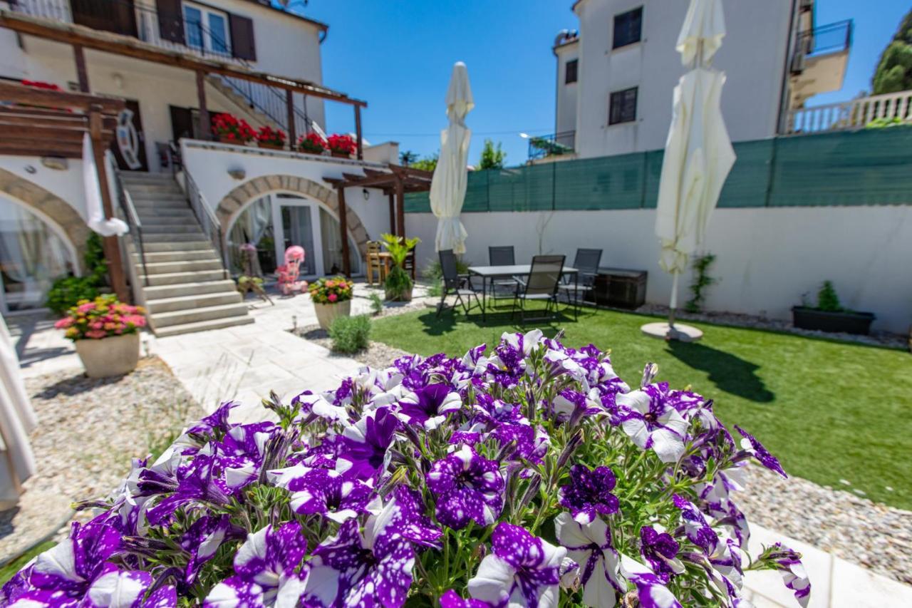 Apartments Mikulin Family Пунат Екстер'єр фото