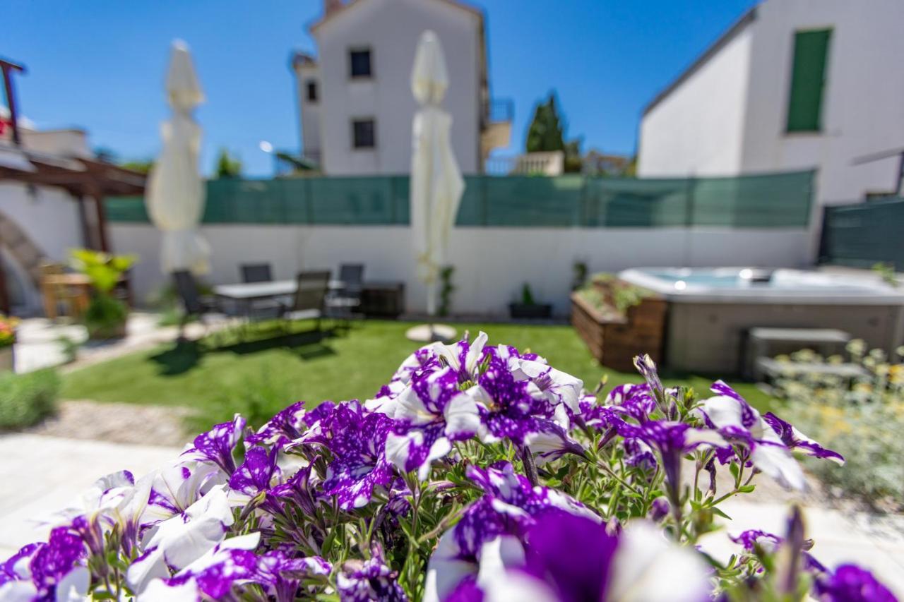 Apartments Mikulin Family Пунат Екстер'єр фото