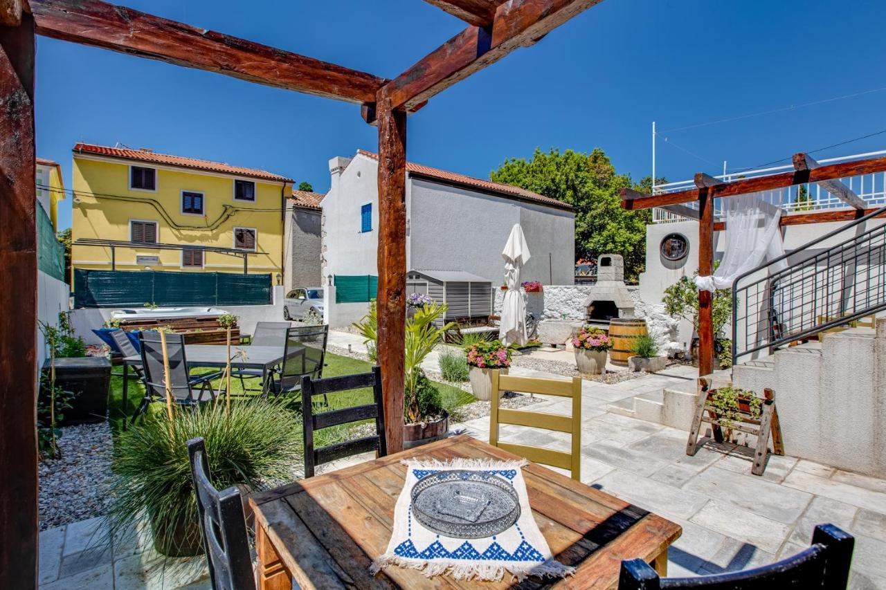Apartments Mikulin Family Пунат Екстер'єр фото